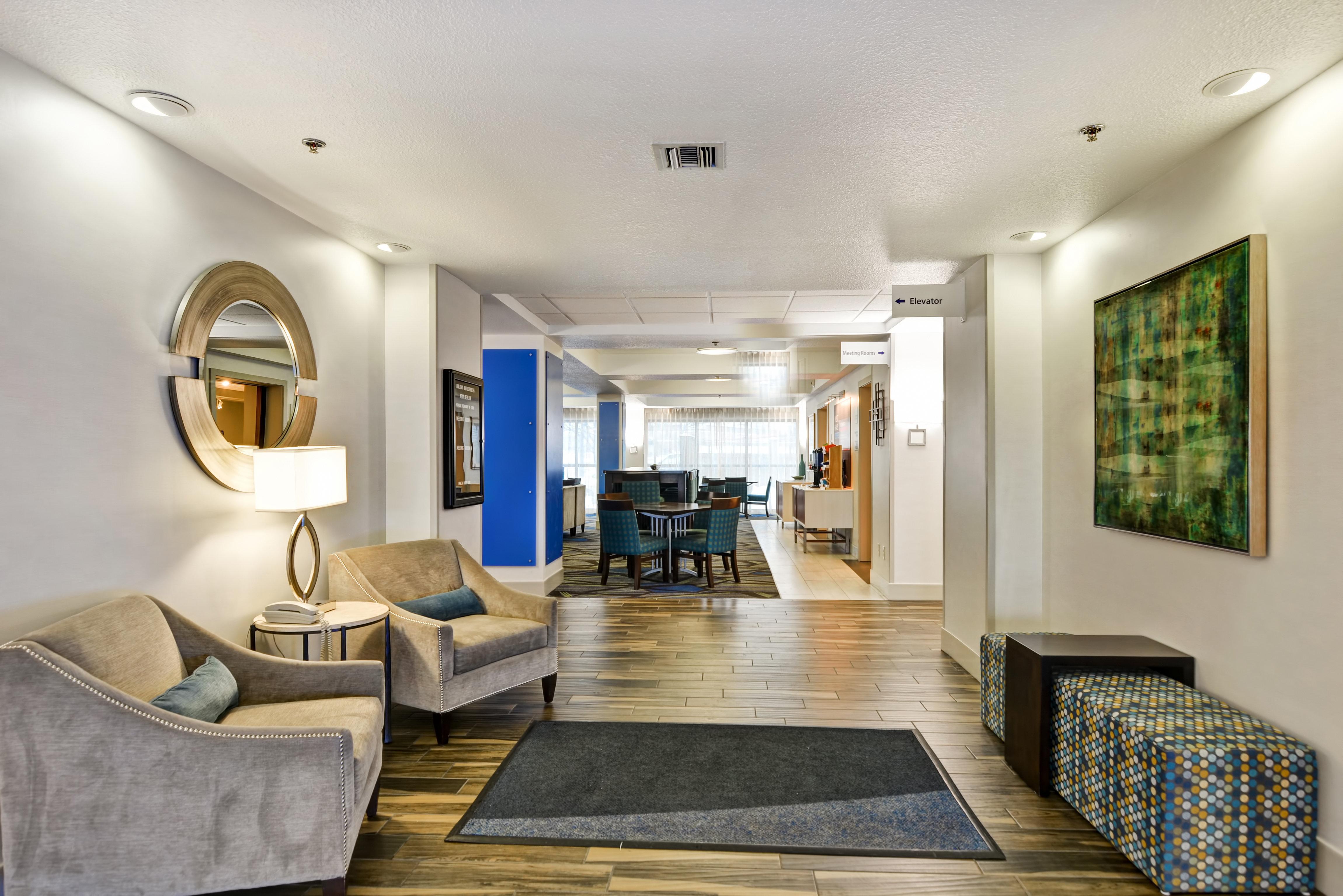 Holiday Inn Express Hotel & Suites Milwaukee-New Berlin By Ihg Extérieur photo