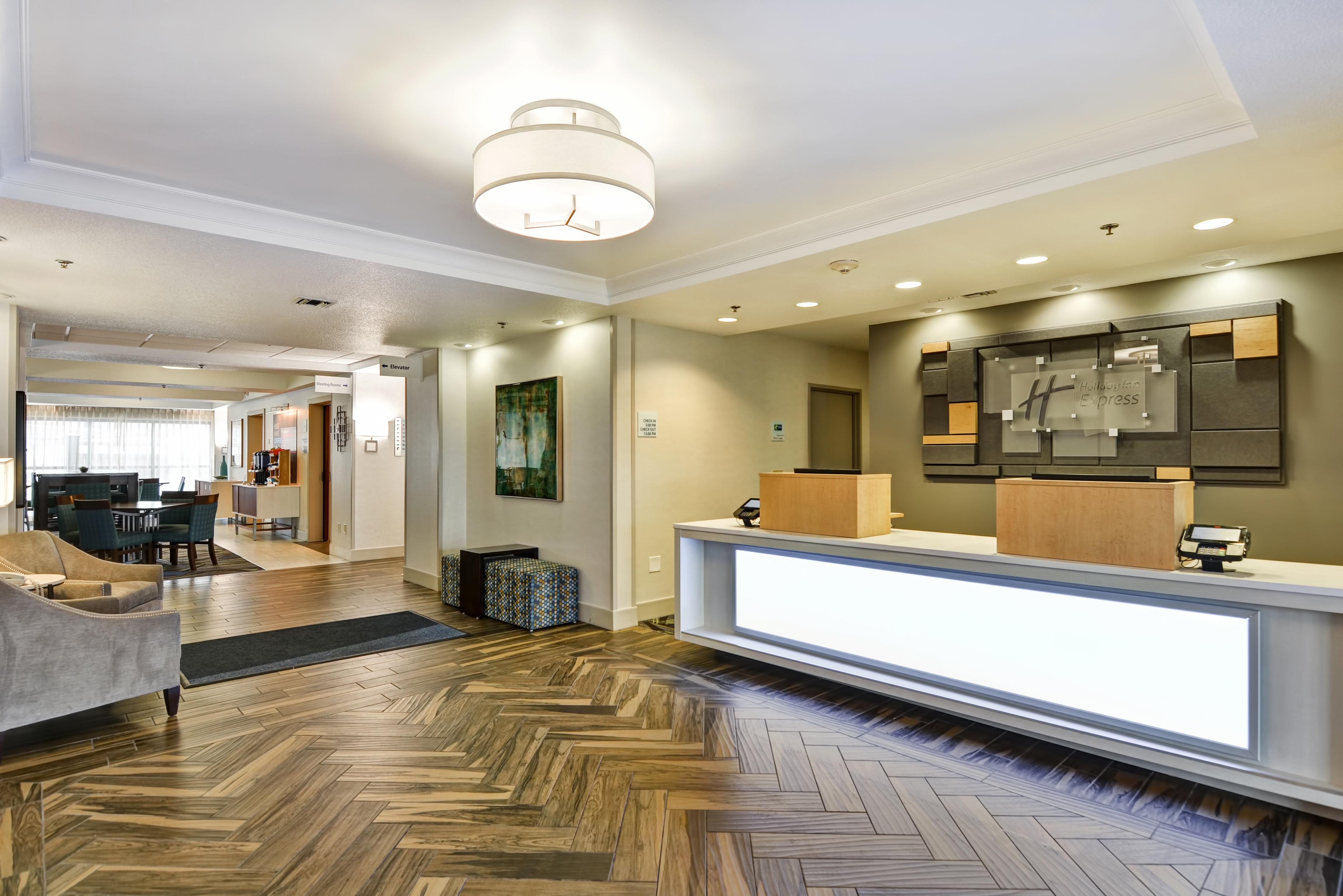 Holiday Inn Express Hotel & Suites Milwaukee-New Berlin By Ihg Extérieur photo