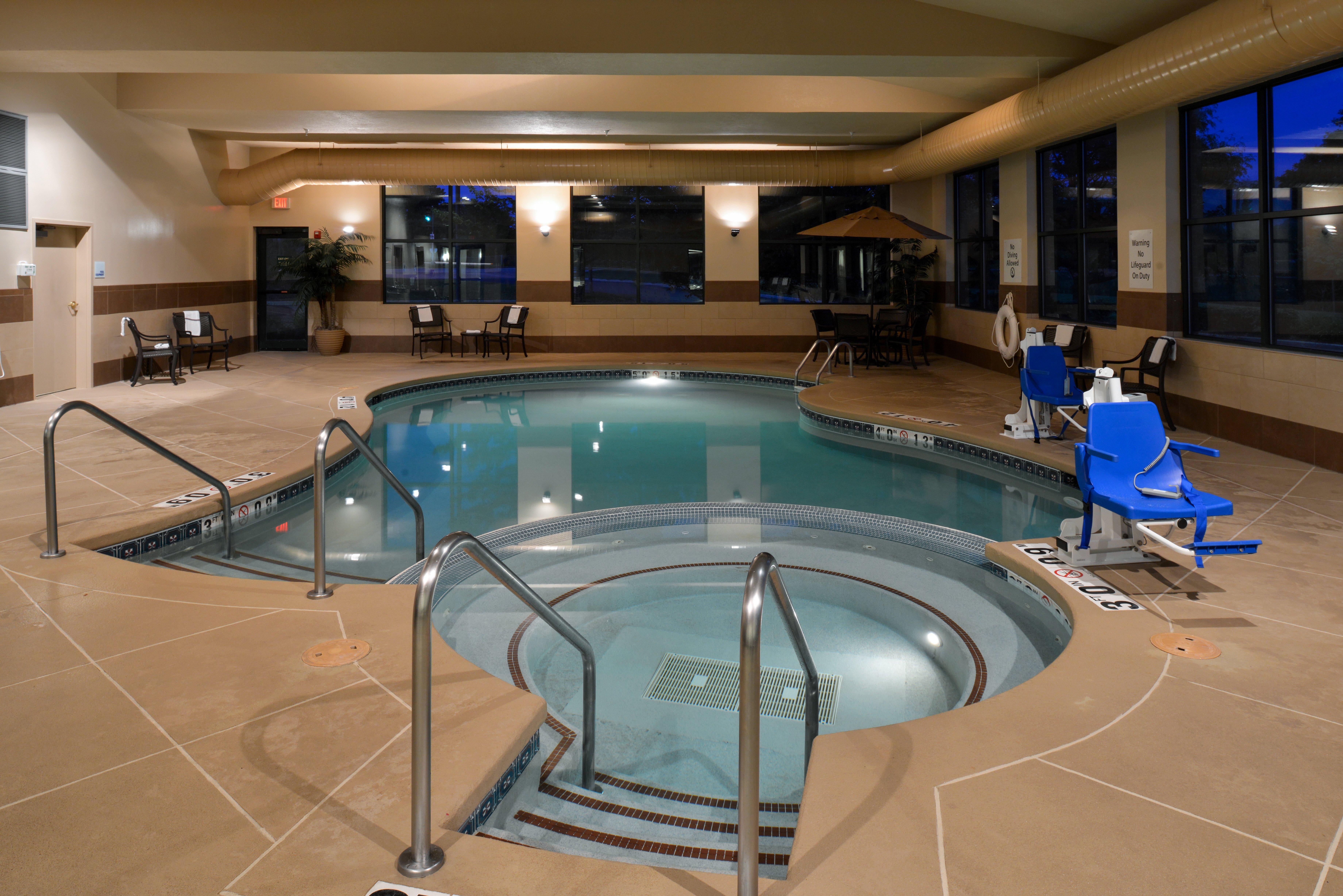 Holiday Inn Express Hotel & Suites Milwaukee-New Berlin By Ihg Extérieur photo