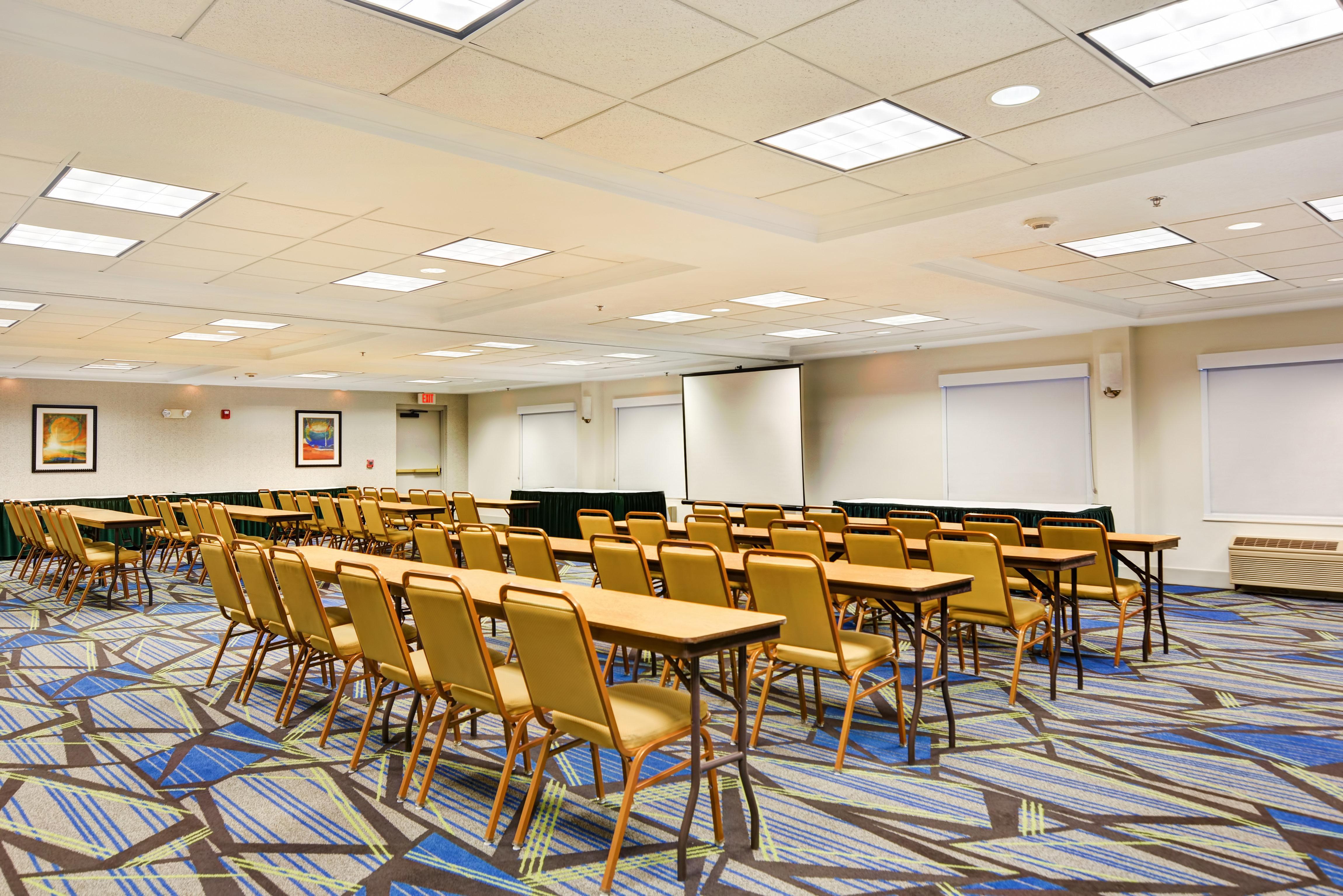 Holiday Inn Express Hotel & Suites Milwaukee-New Berlin By Ihg Extérieur photo
