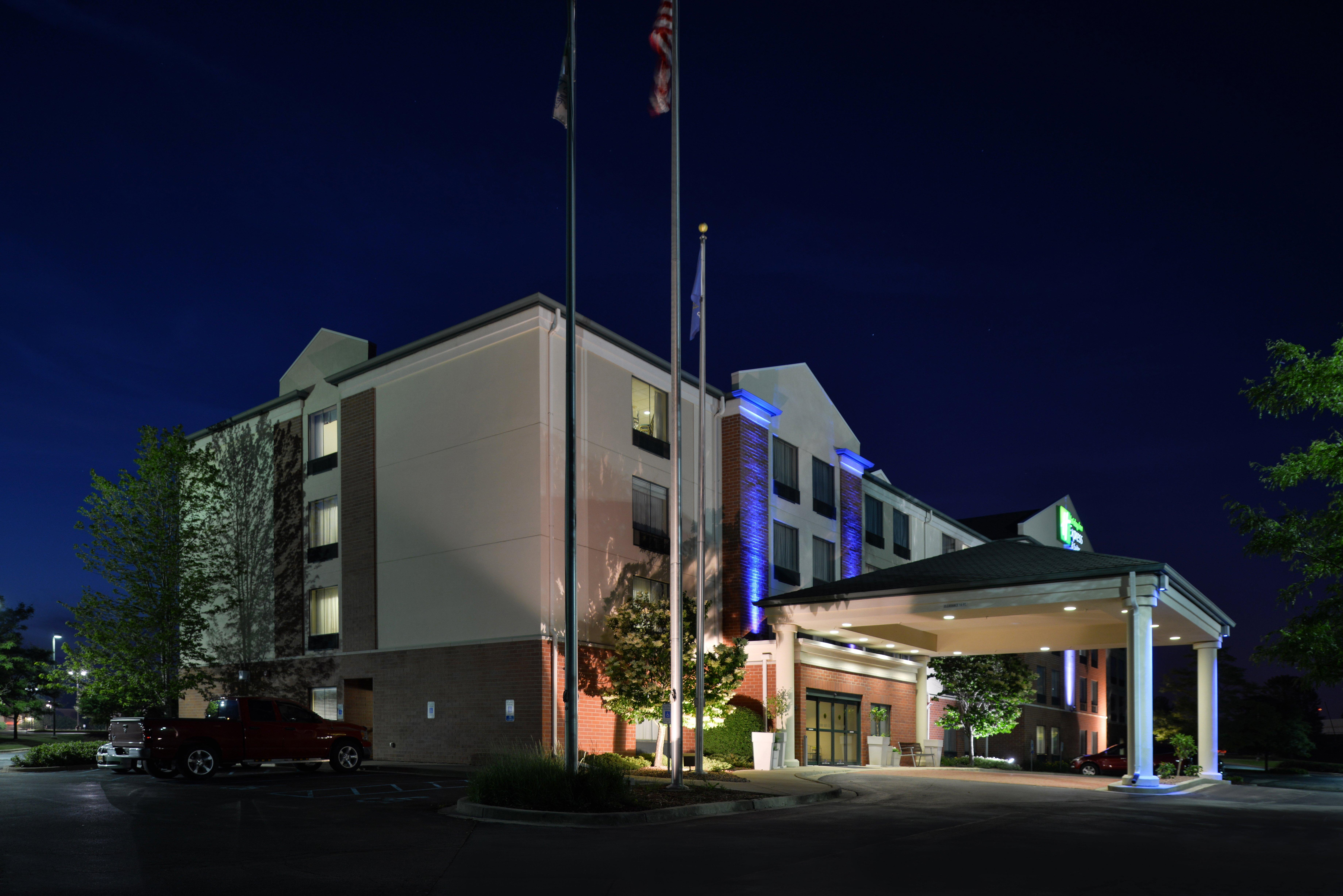 Holiday Inn Express Hotel & Suites Milwaukee-New Berlin By Ihg Extérieur photo