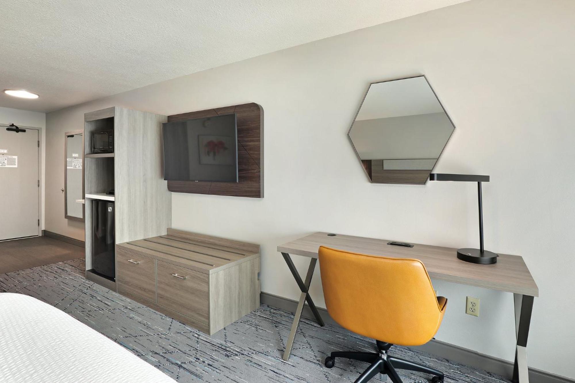 Holiday Inn Express Hotel & Suites Milwaukee-New Berlin By Ihg Extérieur photo