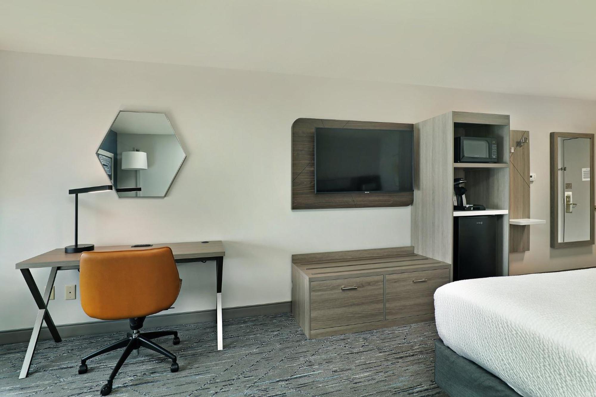 Holiday Inn Express Hotel & Suites Milwaukee-New Berlin By Ihg Extérieur photo