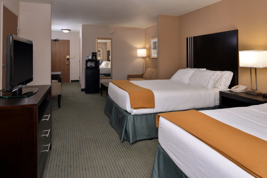Holiday Inn Express Hotel & Suites Milwaukee-New Berlin By Ihg Extérieur photo
