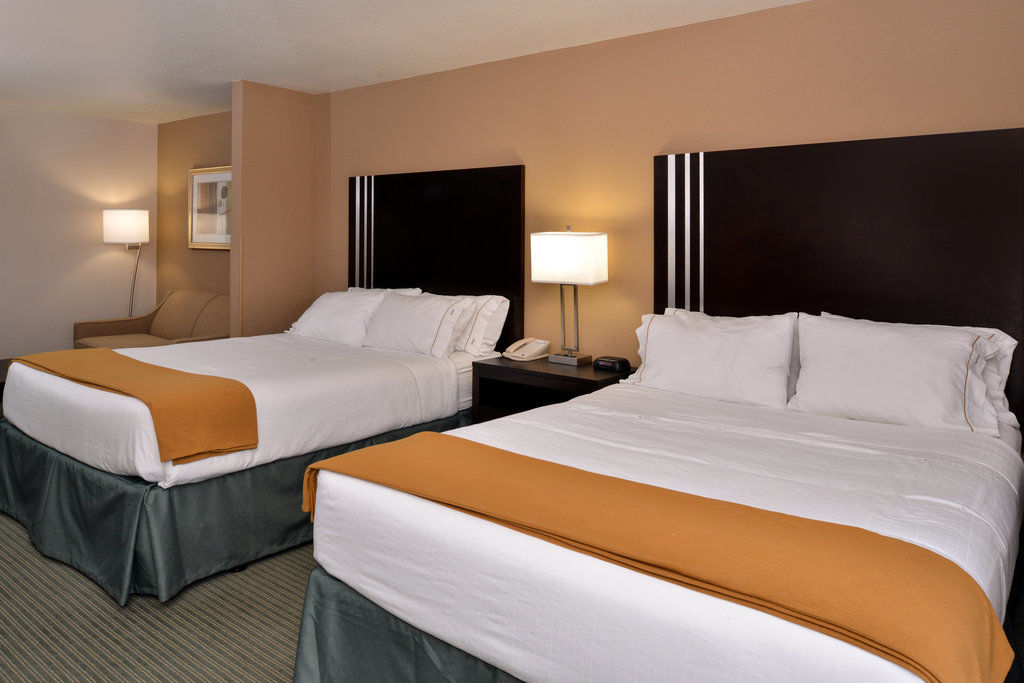 Holiday Inn Express Hotel & Suites Milwaukee-New Berlin By Ihg Extérieur photo