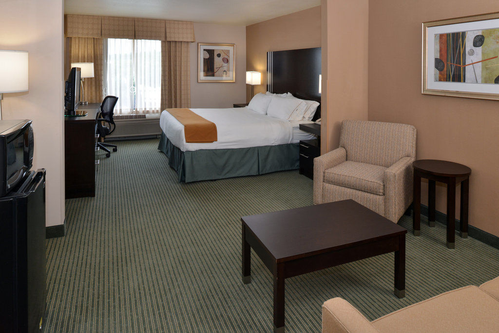 Holiday Inn Express Hotel & Suites Milwaukee-New Berlin By Ihg Extérieur photo